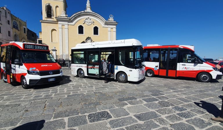 Nuovi veicoli EAV Procida 2022